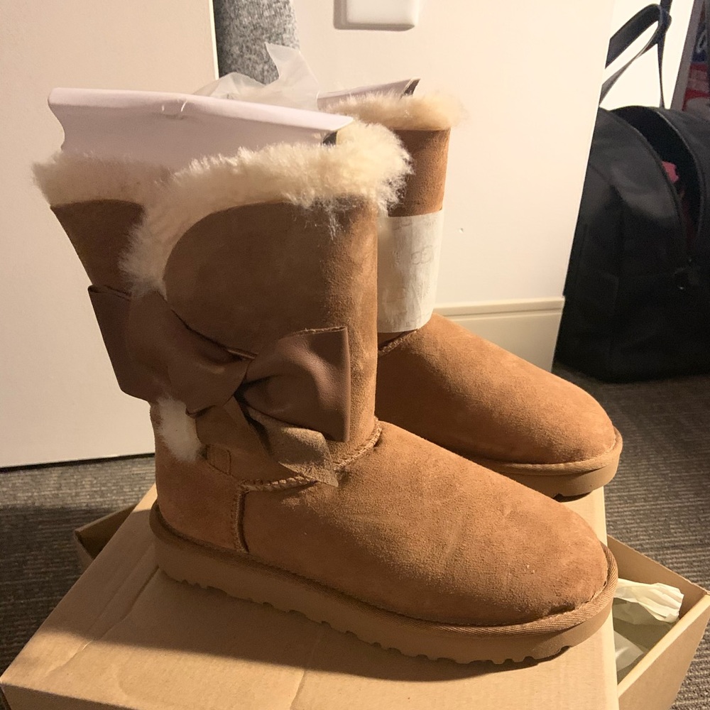 BRAND NEW Ugg’s Size 5
